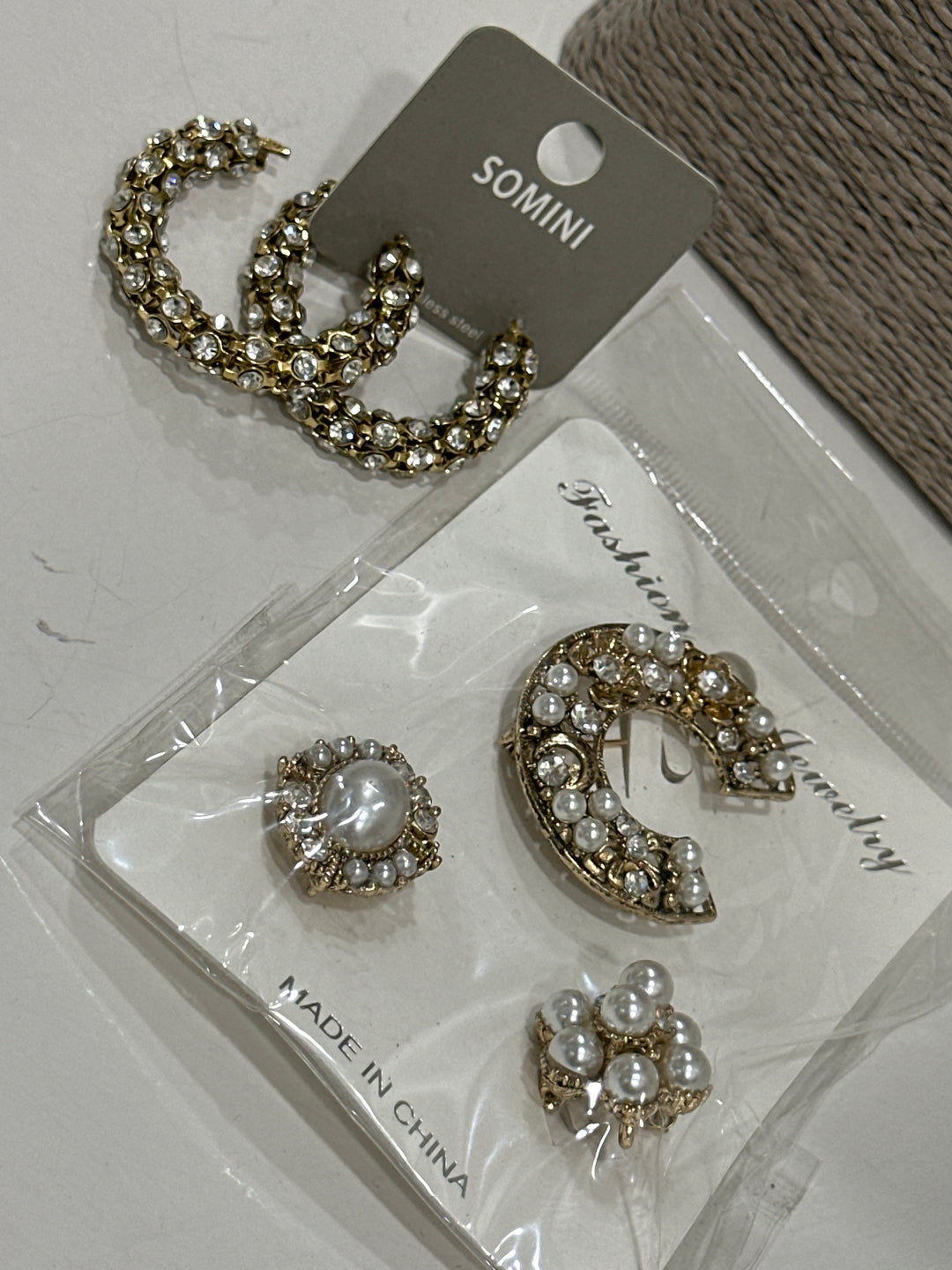 Set boucles d’oreilles strass anneau + broche
