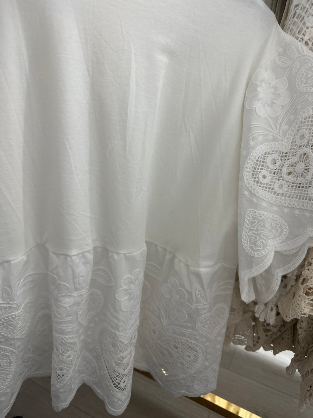 T-shirt BLANC manche broderie anglaise (précommande 5j)