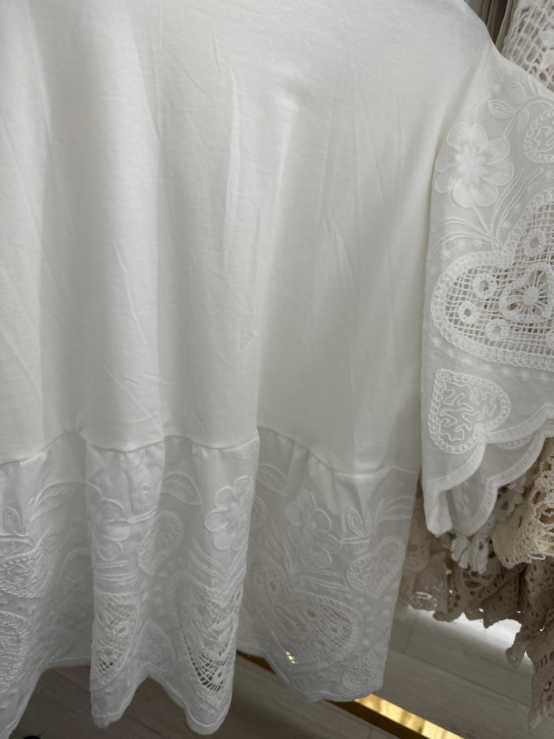 T-shirt BLANC manche broderie anglaise (précommande 5j)