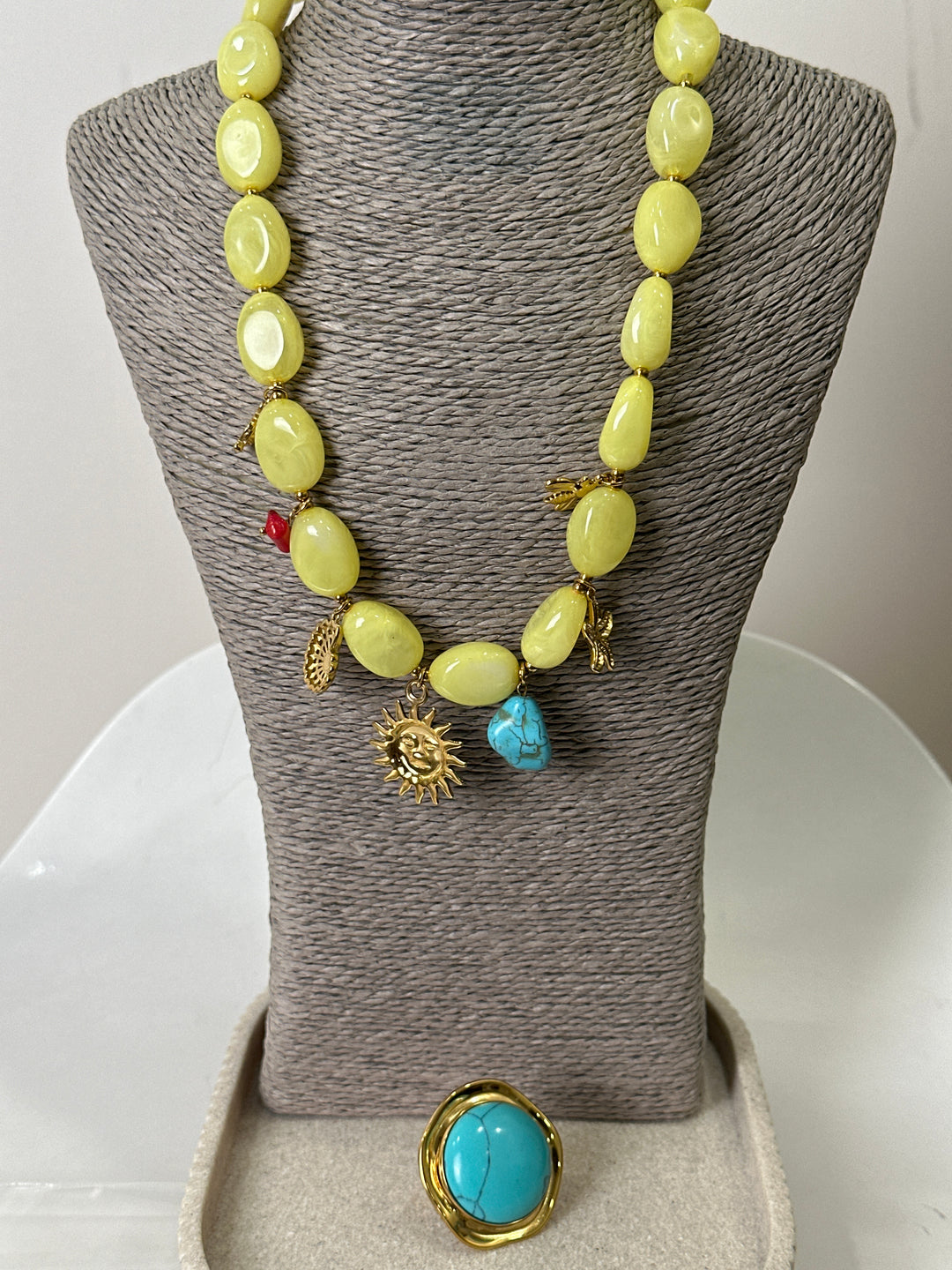 Set colliers jaune pendentifs + bague turquoise