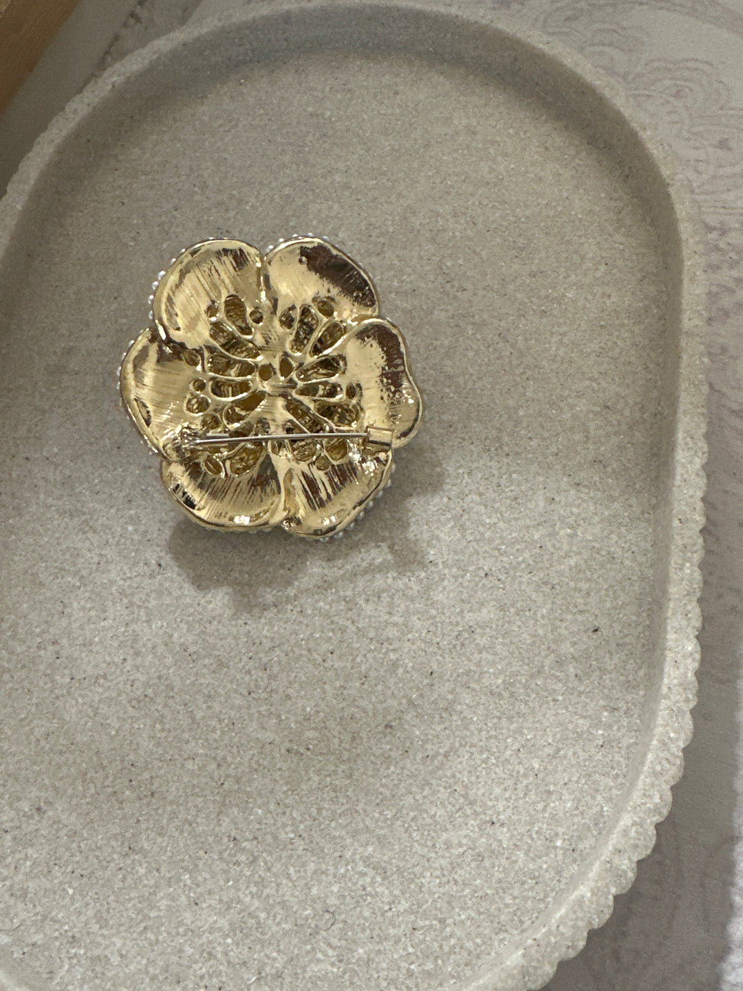Broche fleur noir