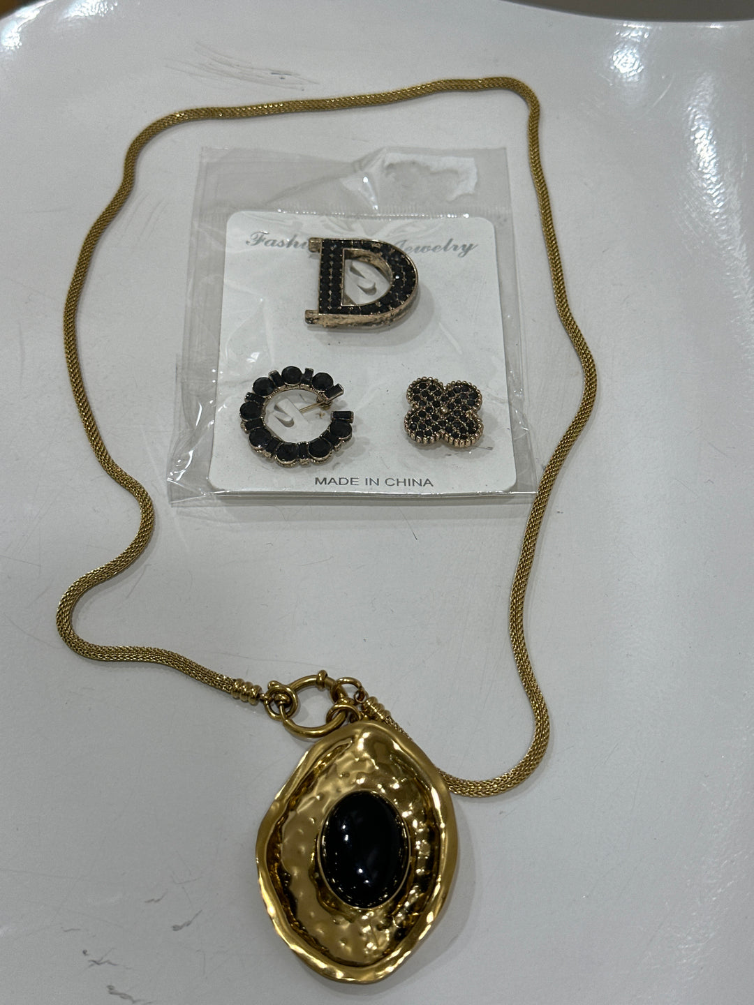 Set collier pierre noir + broches noirs