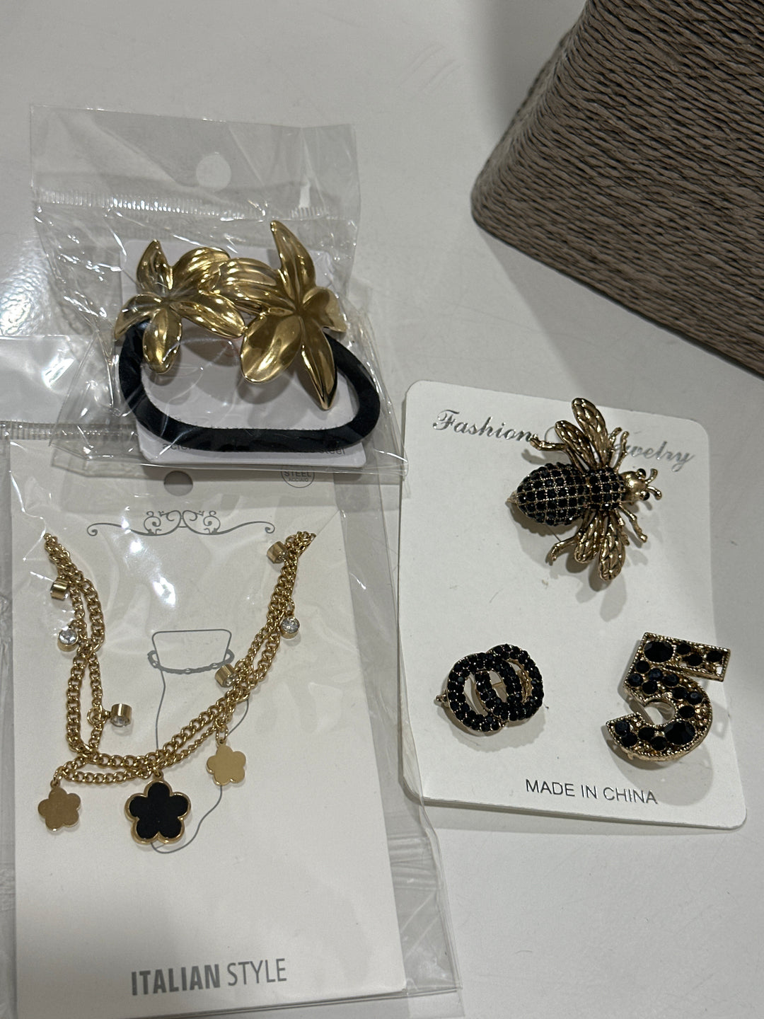 Set bijou pied + broches + chouchou Noirs