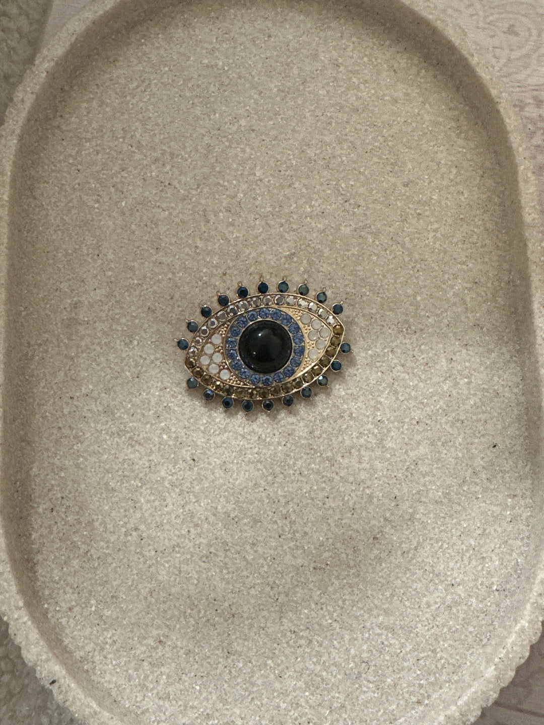 Broche œil strass