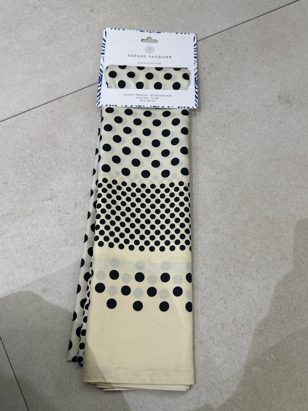 Grand Foulard à pois N16