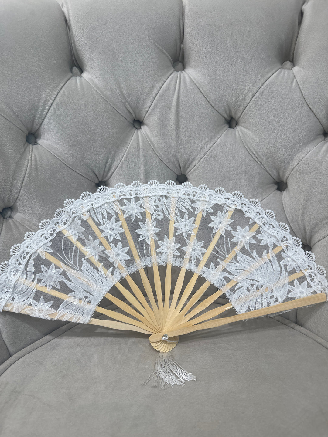 Eventail en bois avec dentelle et sequin BLANC