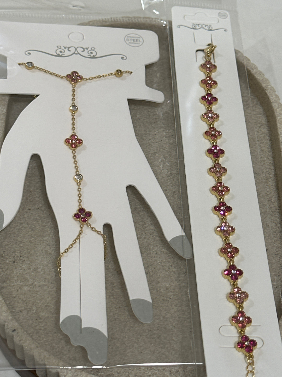 Set bracelet + bijoux mains trèfles roses strass