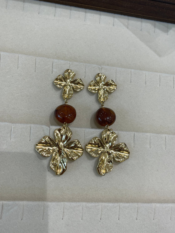 Boucles d’oreilles trèfle or martellé pierre marron