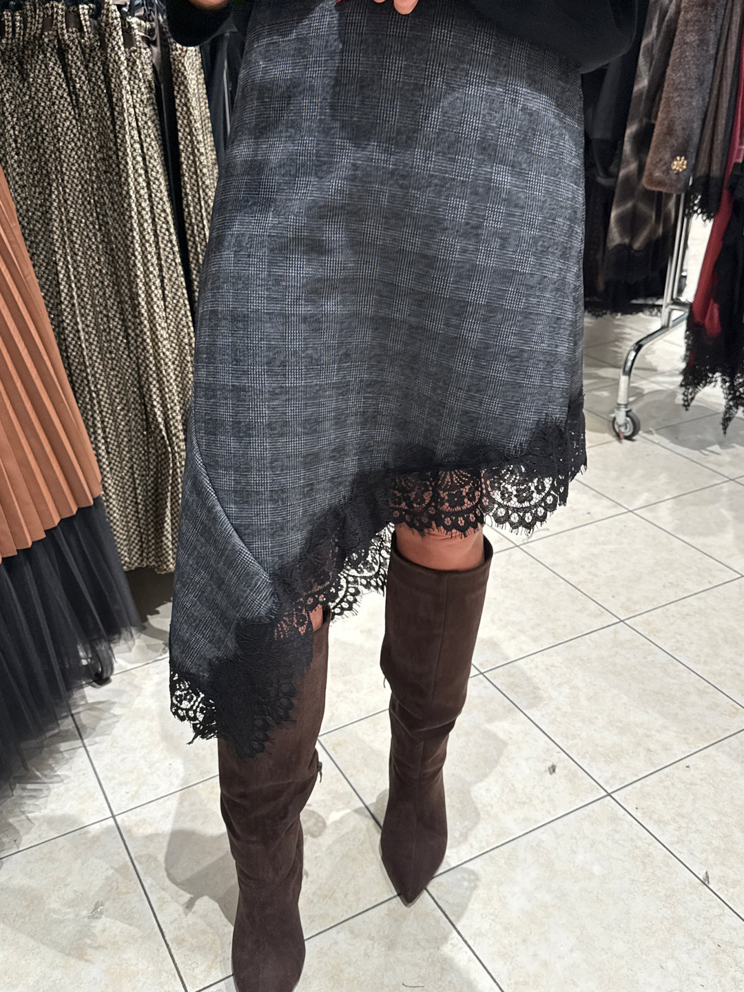 Jupe carreaux asymétrique gris