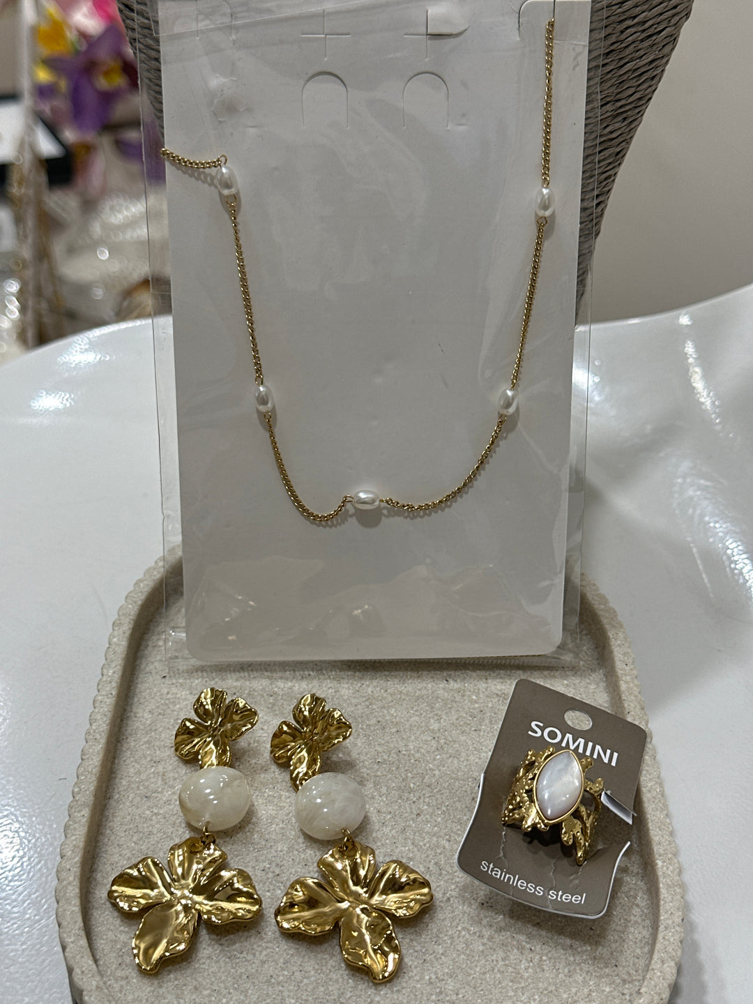 Set boucles d’oreilles + bague + collier perle blanche