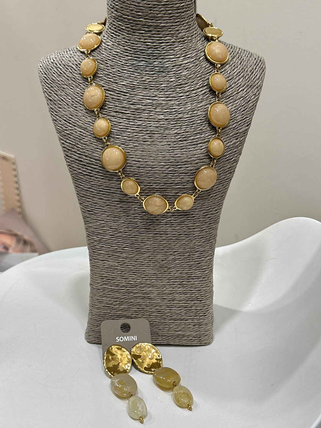 Set collier nacré + boucles d’oreilles nacré