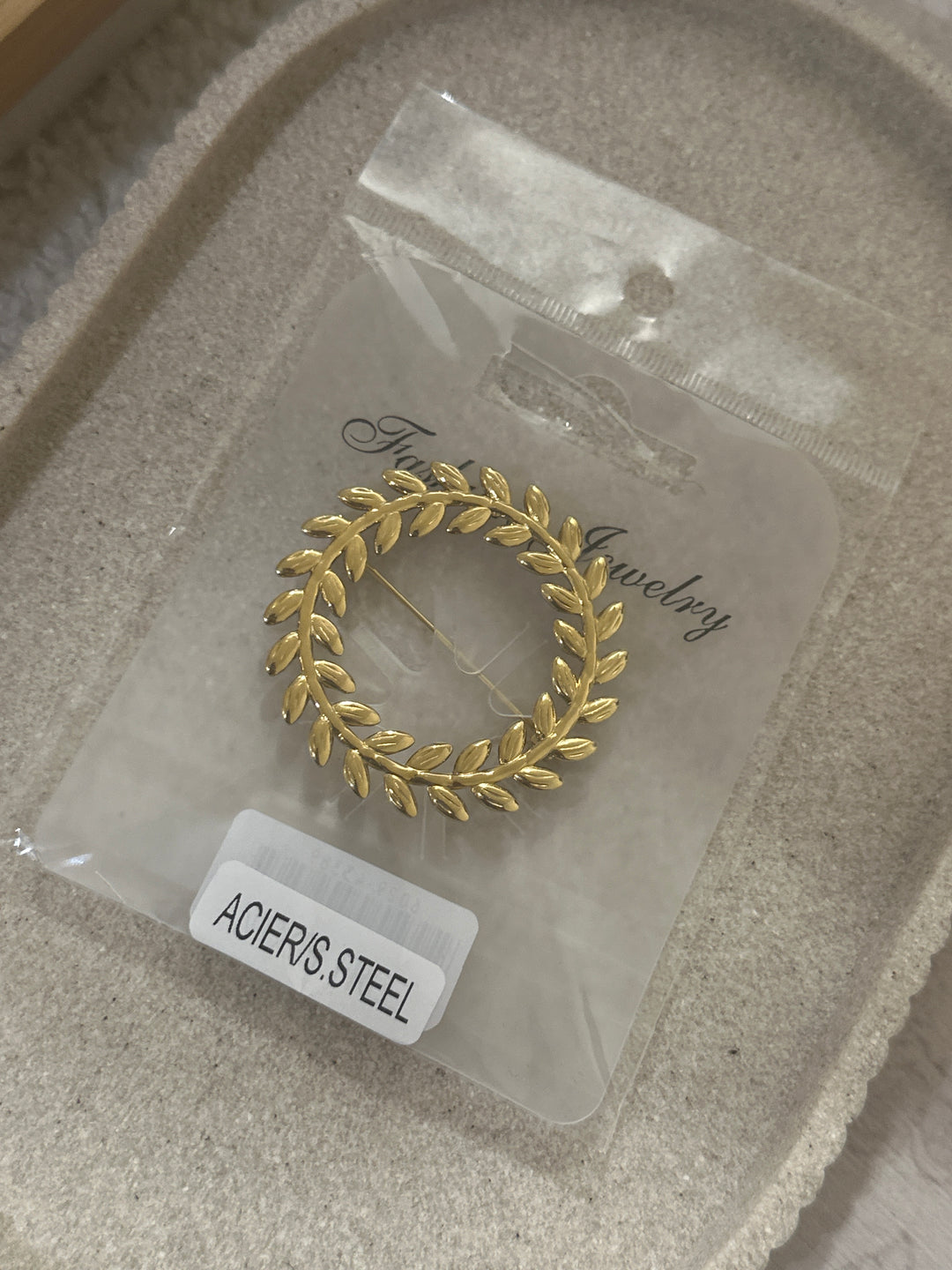 Broche couronne feuille