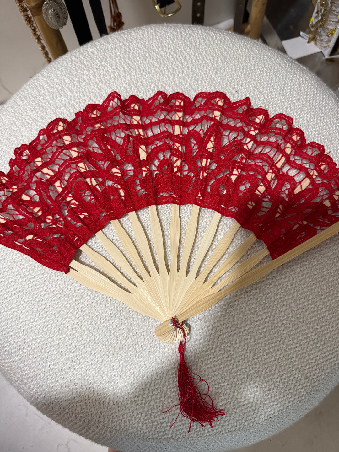 Eventail en bois avec dentelle et sequin Rouge